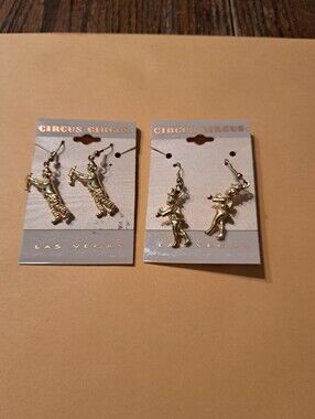 New Circus Circus Las Vegas Gold Tone Clown & Flying Cupid Dangle Drop Earrings